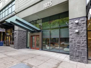 Photo #3: 24008990 Listing