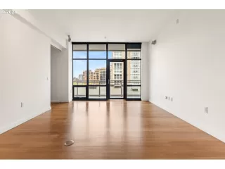 Photo #5: 24008990 Listing