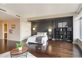 Photo #1: 24010089 Listing 