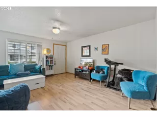 Photo #3: 24010894 Listing 