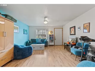 Photo #4: 24010894 Listing 