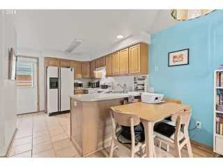 Photo #6: 24010894 Listing 