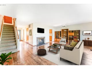 Photo #5: 24011939 Listing