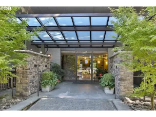 Photo #2: 24012609 Listing