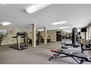 Photo #4: 24012609 Listing