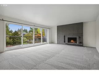 Photo #6: 24012609 Listing