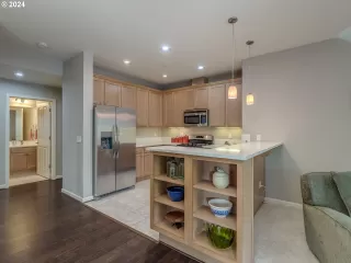 Photo #6: 24013517 Listing 