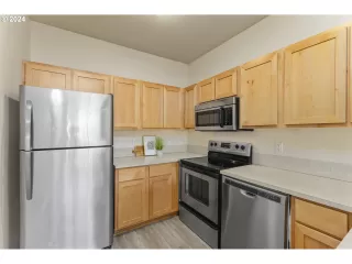 More Details about MLS # 24013628 : 18463 SW ANNAMAE LN 20
