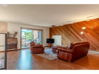 Photo #4: 24015695 Listing