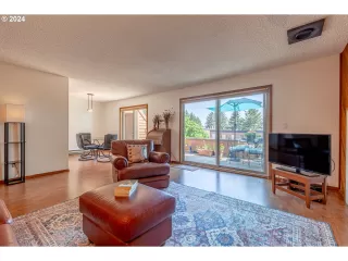 Photo #5: 24015695 Listing