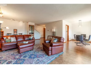 Photo #6: 24015695 Listing