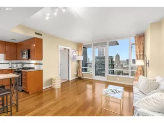 Photo #5: 24015879 Listing 