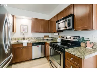 Photo #2: 24016068 Listing