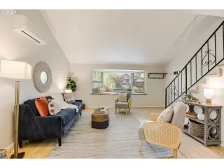 Photo #4: 24016068 Listing