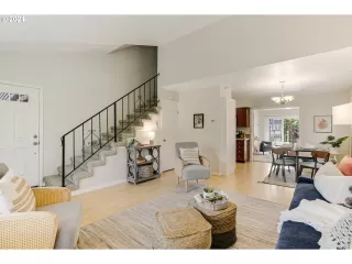 Photo #5: 24016068 Listing