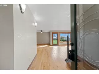 Photo #3: 24016233 Listing