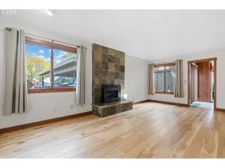 Photo #5: 24016233 Listing