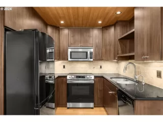 Photo #2: 24016507 Listing