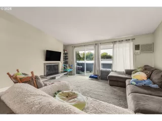 Photo #1: 240167406 Listing