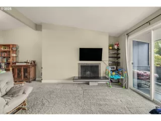 Photo #3: 240167406 Listing