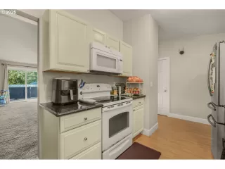 Photo #6: 240167406 Listing