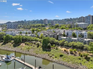 Photo #6: 24018401 Listing