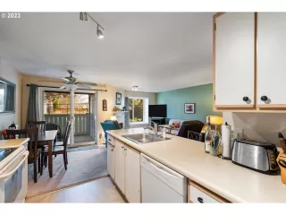 Photo #4: 24018961 Listing 