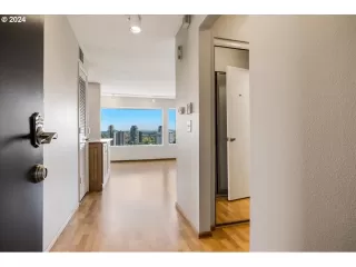 Photo #1: 24019366 Listing