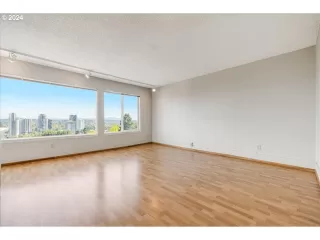 Photo #4: 24019366 Listing