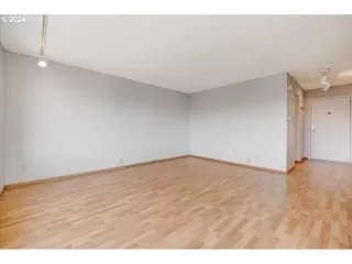 Photo #5: 24019366 Listing