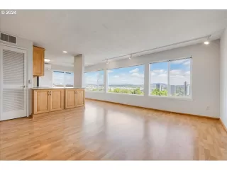 Photo #6: 24019366 Listing