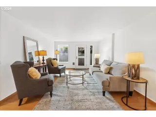 Photo #4: 24019966 Listing