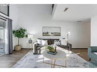 Photo #4: 24020966 Listing