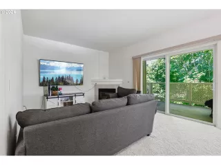 Photo #3: 24020994 Listing