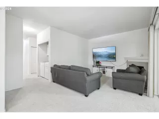 Photo #4: 24020994 Listing