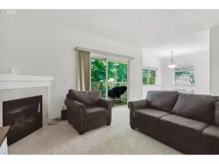 Photo #5: 24020994 Listing