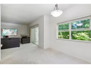 Photo #6: 24020994 Listing