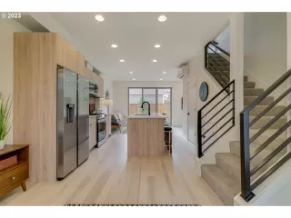 Photo #6: 24021082 Listing