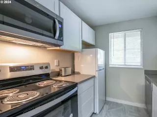 Photo #6: 24021326 Listing 