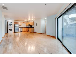 Photo #1: 24021502 Listing