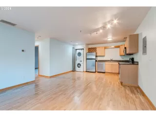 Photo #2: 24021502 Listing