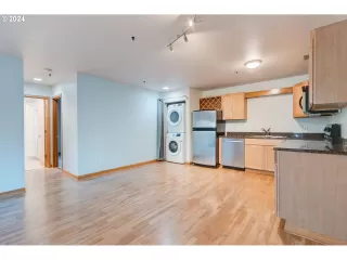 Photo #3: 24021502 Listing