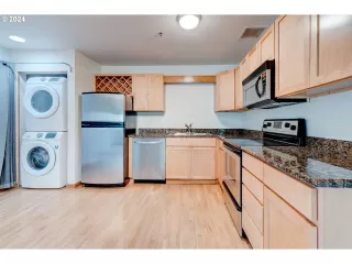 Photo #4: 24021502 Listing