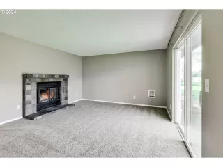 Photo #6: 24021693 Listing