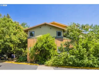 Photo #5: 24021897 Listing