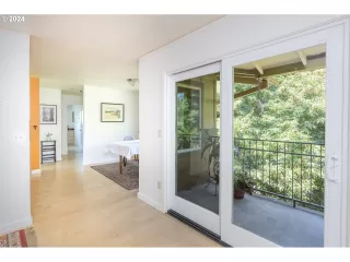 Photo #6: 24021897 Listing