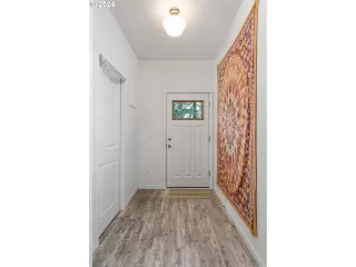 Photo #2: 24022338 Listing