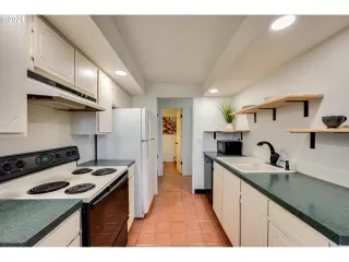 Photo #5: 24022441 Listing