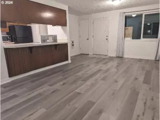 Photo #4: 24022645 Listing