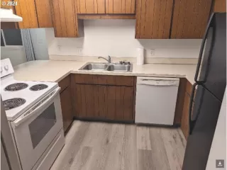 Photo #5: 24022645 Listing